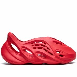 New with box adidas Men Sz 12 Foam Runner RNNR Vermillion slide slip on